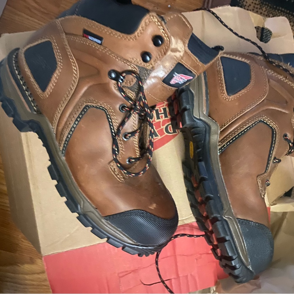 Red wings shoes men’s 2401 waterproof aluminum toe boots size 10.5